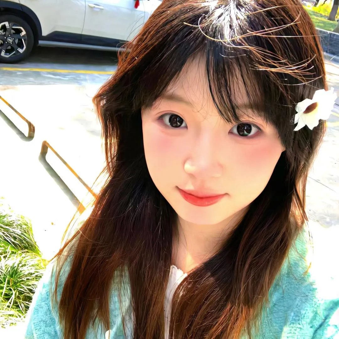蓝色嘴巴的脸